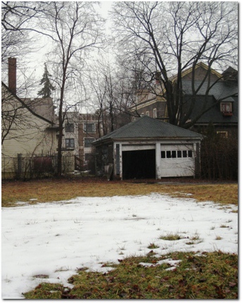 A Garage That Would Like A House